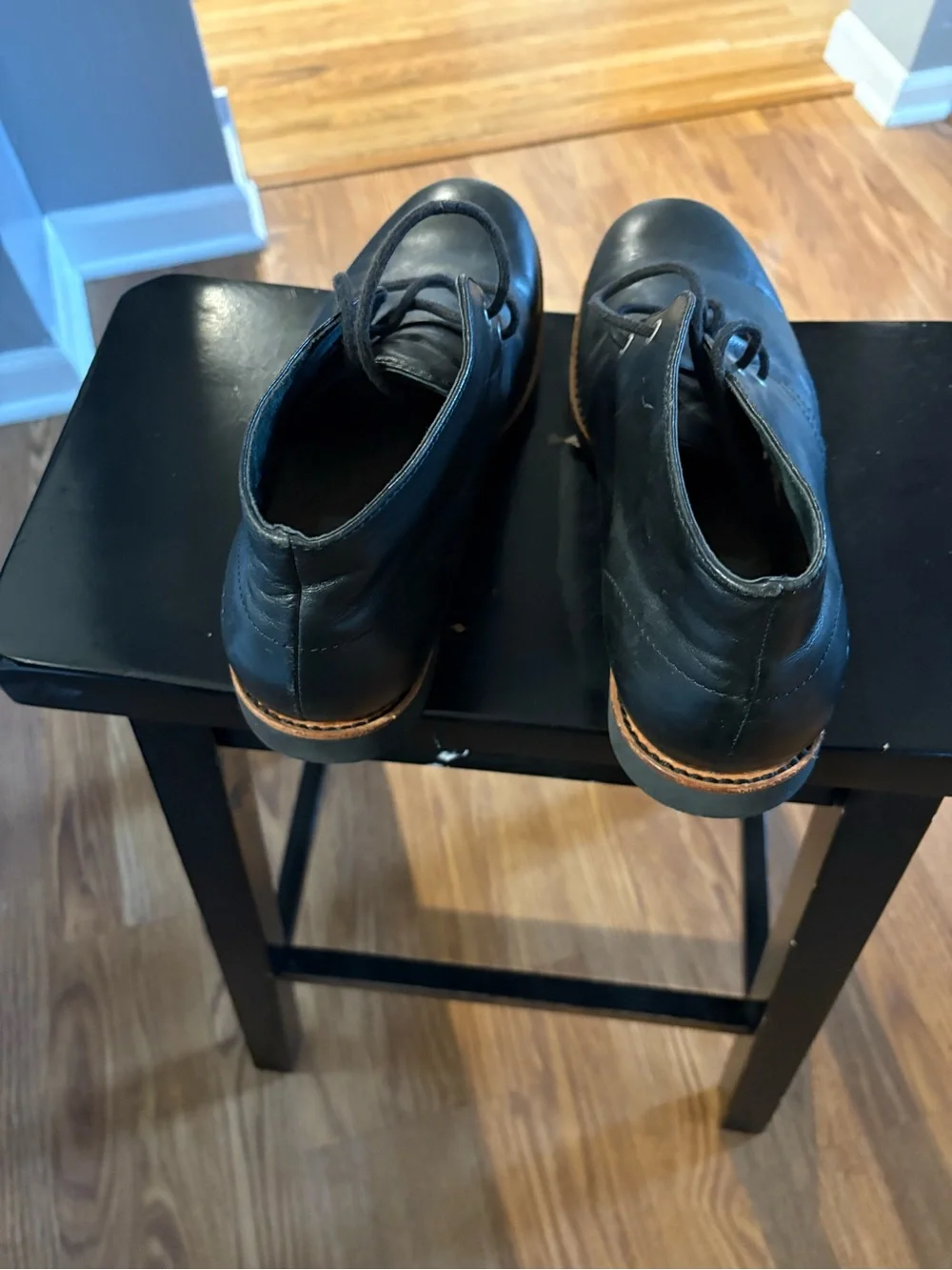 UGG Men’s Black Leather Lace-Up Chukka Boots